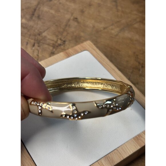 Joan Boyce signed Vintage  Gold-Tone & Cream Enamel Hinged Bangle With Rhineston - Picture 13 of 13
